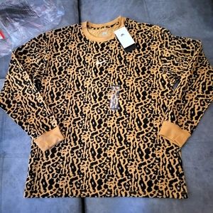 Nike SB print tee Size Large black and gold new with tags
